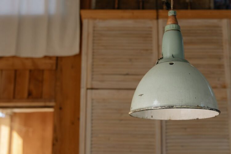 Industriële vide hanglampen voor grote open ruimtes